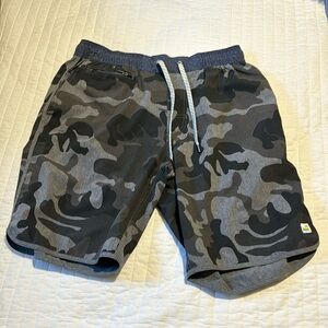 Vuori- Banks Short Camo Medium